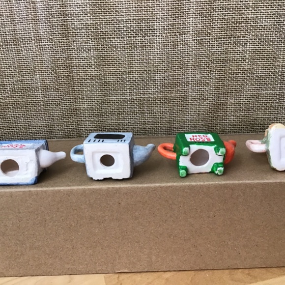 Red Rose Tea Pots - Picture 12 of 13